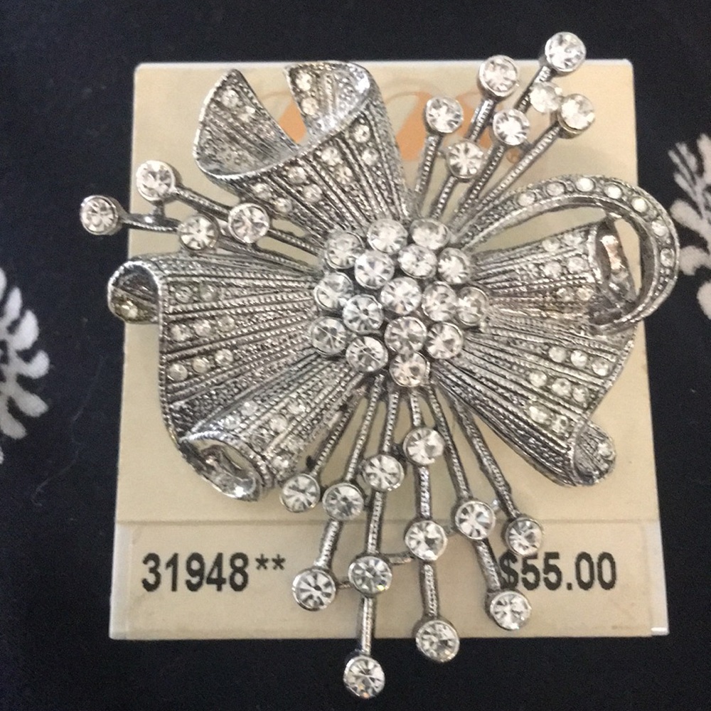 NWT 2028 Silver Rhinestone Brooch.